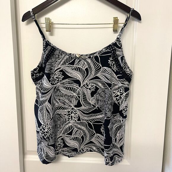 Roxy Women's Black White Tropical Print Blouse Crochet Lace Tank Top Size M - Picture 2 of 7